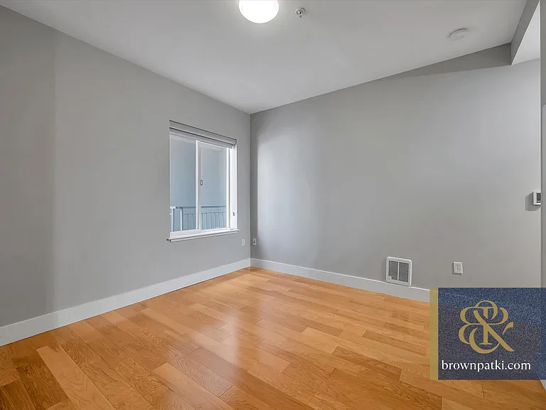 566 S Van Ness Ave #11I — Photo 12