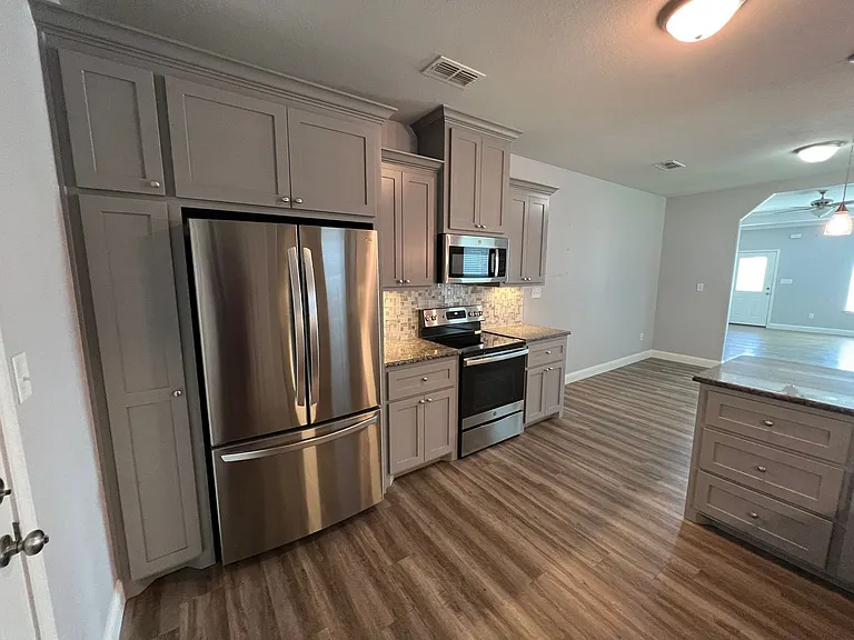 7717 Florence Dr — Photo 4