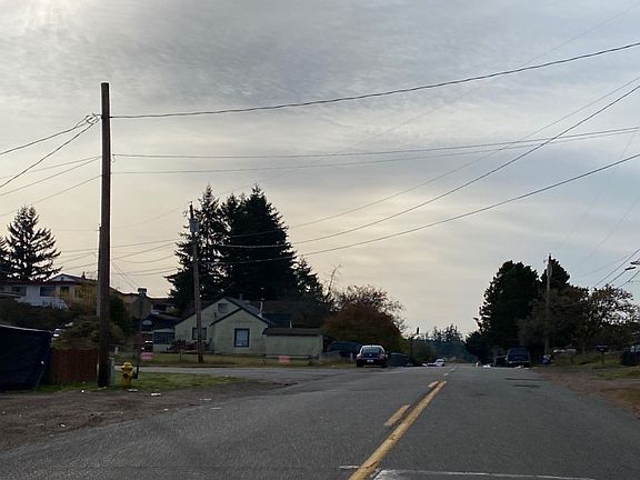 4th image of 1126 Poindexter Ave W
