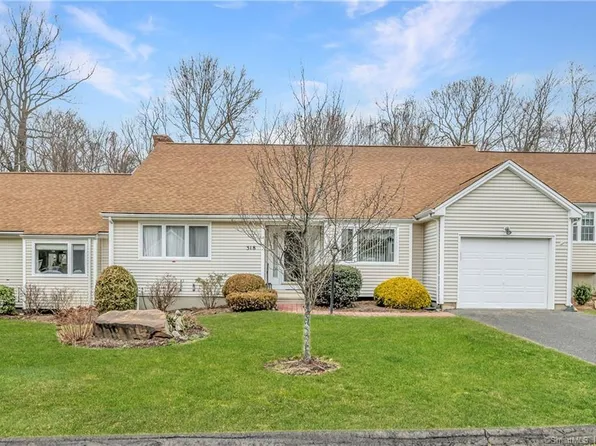 318 Navajo Loop #318, Shelton, CT 06484