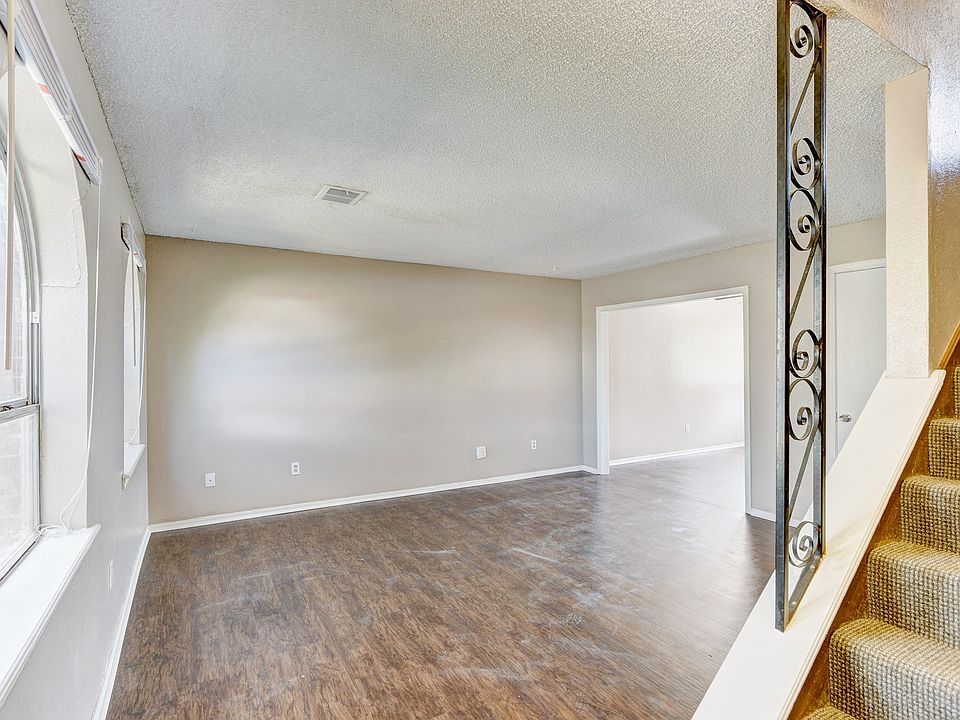 1st image of 2631 Elwood Dr