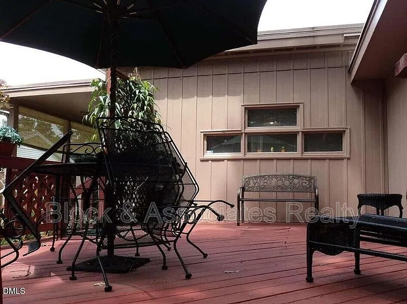 3 bed, 2.5 bath, 2004 sqft, $2,100 — Photo 4