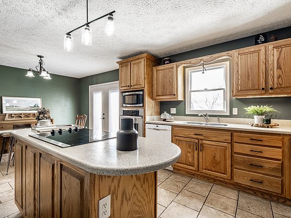 3rd image of 918 Briarwood Dr