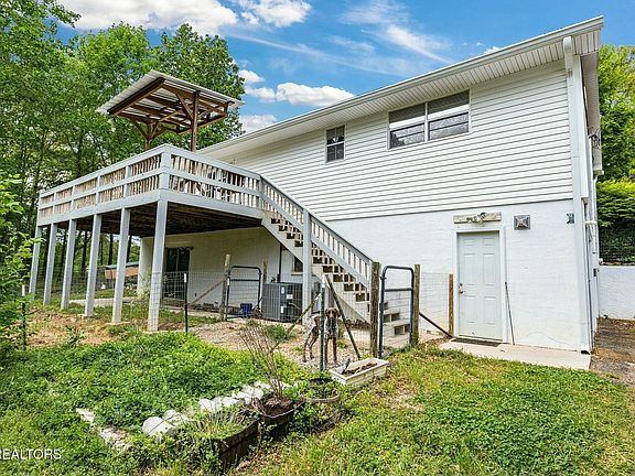 4th image of 915 Chris Haven Dr N
