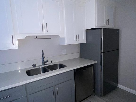 4th image of 5112 Oakland St #206