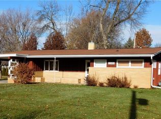 1520 Spring St, Grinnell, IA 50112