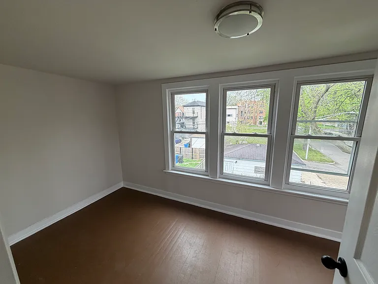 7959 S Saginaw Ave — Photo 3