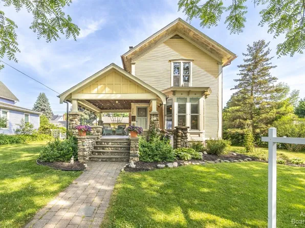 235 Harrison St, Chelsea, MI 48118