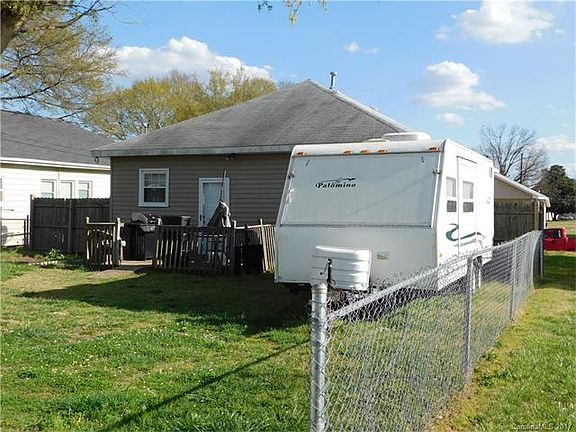 4th image of 37 Maple Ave #29