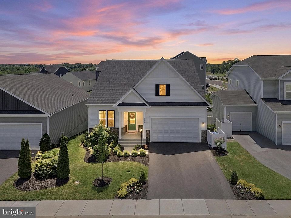1st image of 102 Crofton Ct