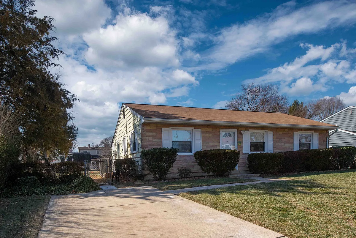 Building Photo - 14444 Meridian Dr