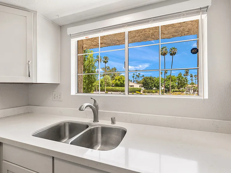 505 S Farrell Dr #D20 — Photo 14