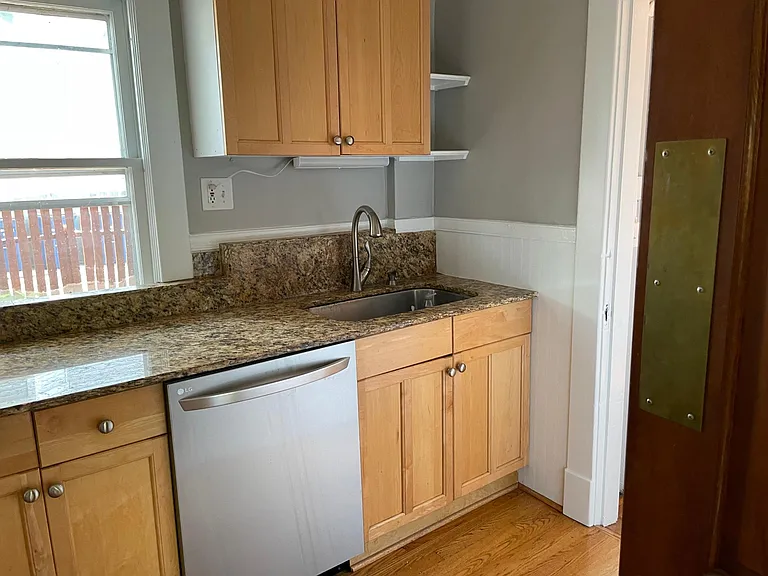 419 N Ashley St — Photo 7