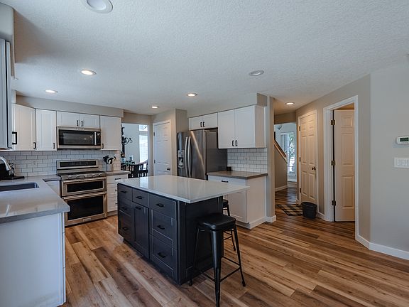 5th image of 674 SE 57th Ave