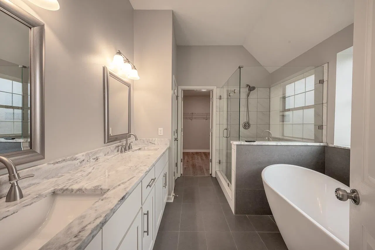 4 bed, 3.0 bath, 2839 sqft, $2,400 — Photo 1