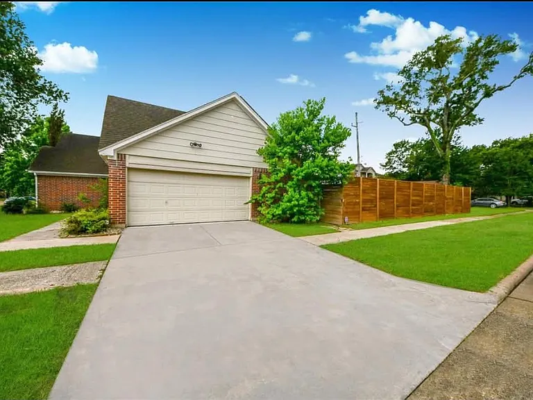 15719 Baytree Dr — Photo 12