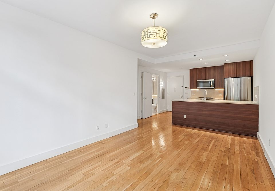 1st image of 33 Caton Pl APT 1M