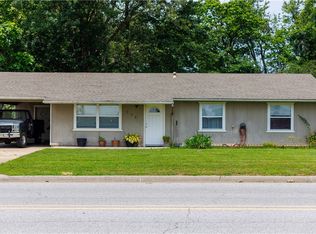 208 S Country Club Rd, Siloam Springs, AR 72761