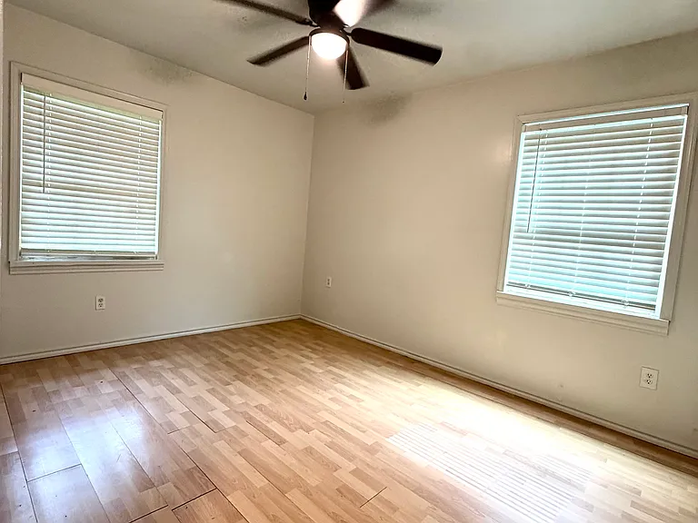 317 Byrne St — Photo 13