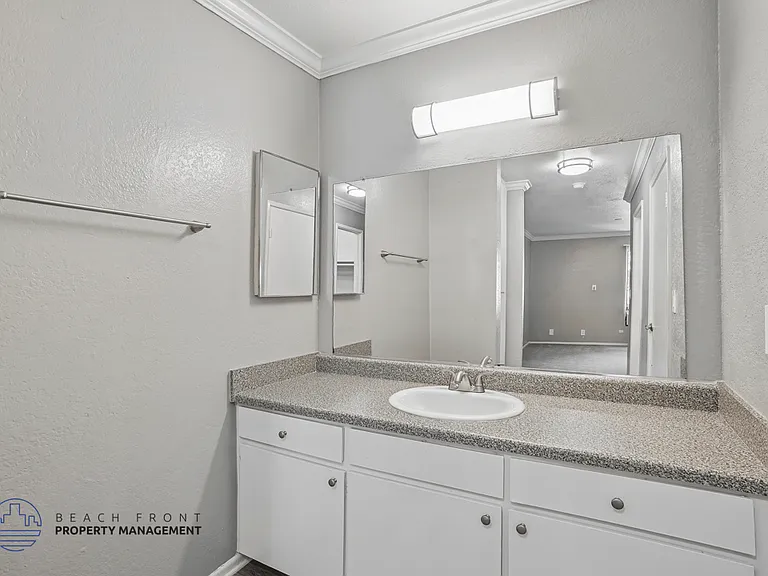Rollingwood Apartments — Photo 28