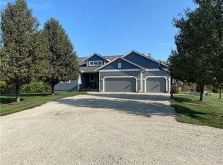 2061 226th Ct, Winterset, IA 50273
