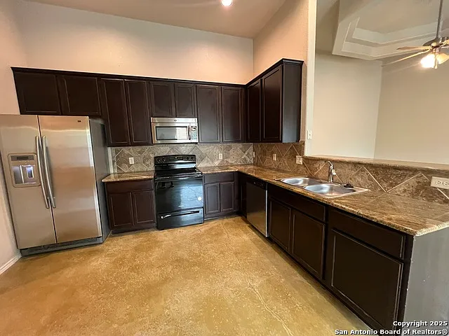 327 Oelkers Dr #B — Photo 10