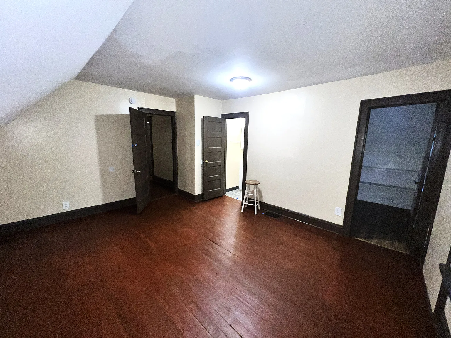 5 bed, $2,500 — Photo 4