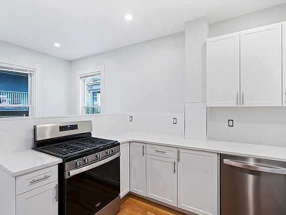 4th image of 35 Newport St