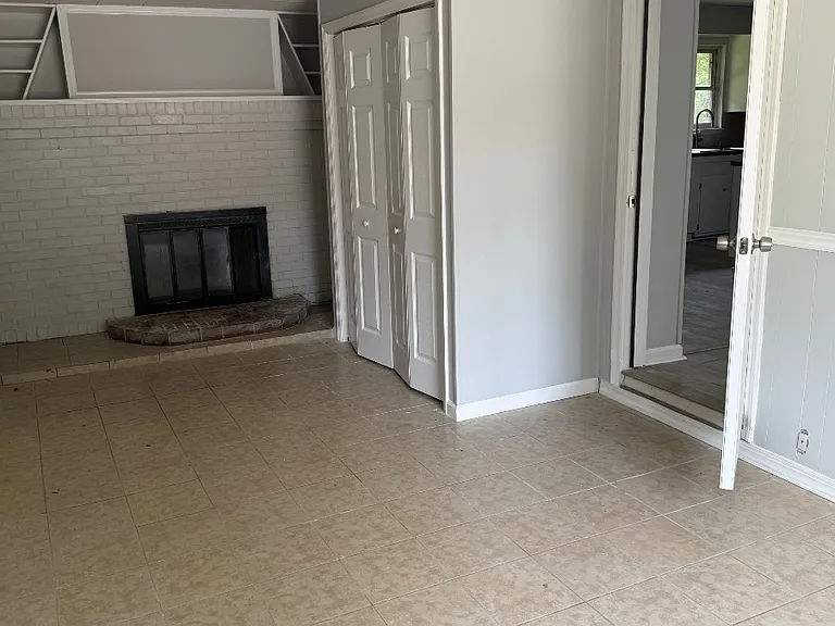 3015 Thomas Ln — Photo 5