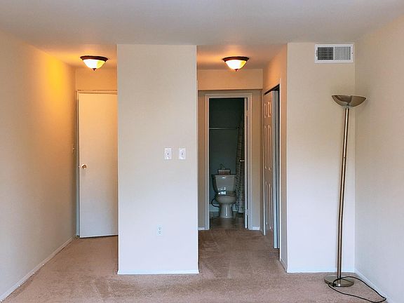 4th image of 5604 Bloomfield Dr APT 203
