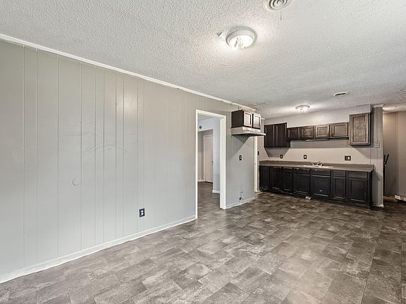 5th image of 2408 Southdale Drive