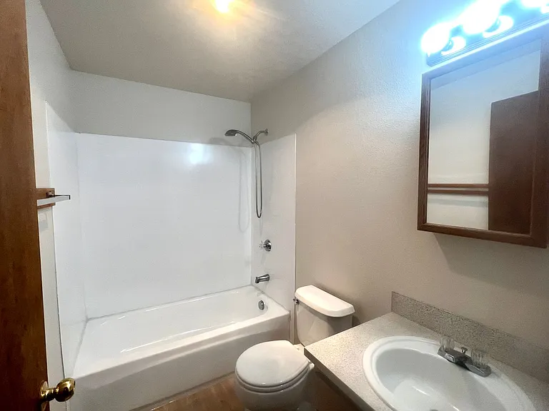 Westwood Park Apartments — Photo 10