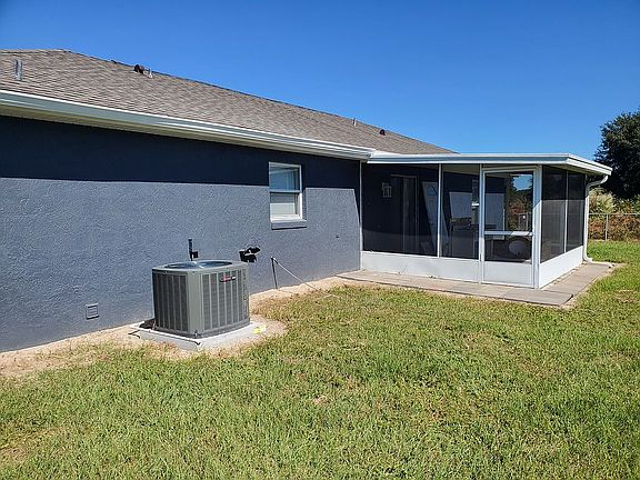 3rd image of 326 Marion Oaks Trl