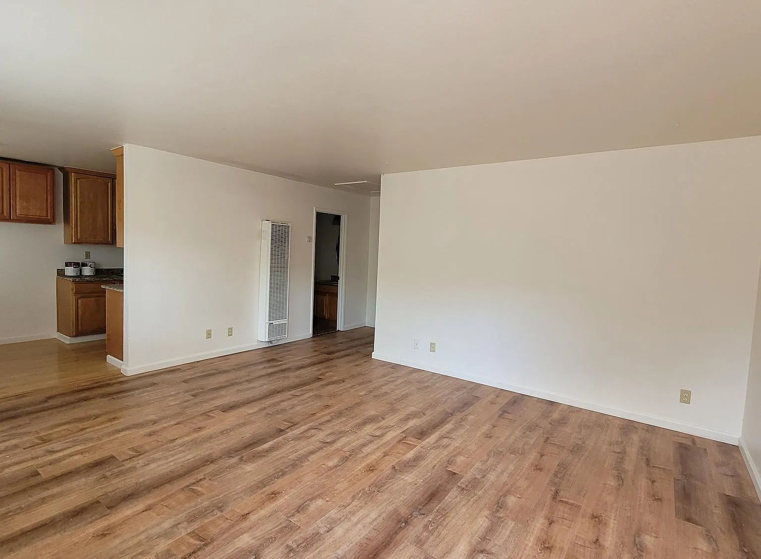 2 bed, 840 sqft, $2,400 — Photo 3