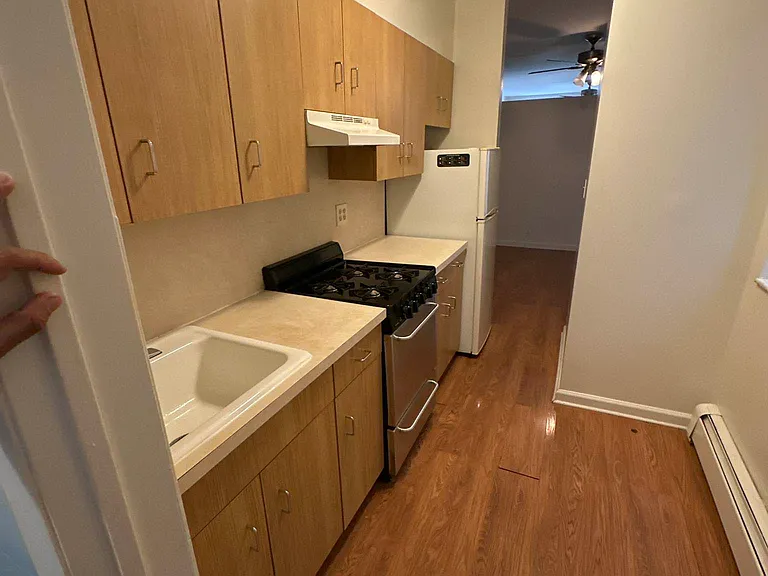 1366 York Ave #4B — Photo 7