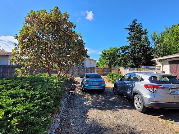 3rd image of 340 Hill Ct #C