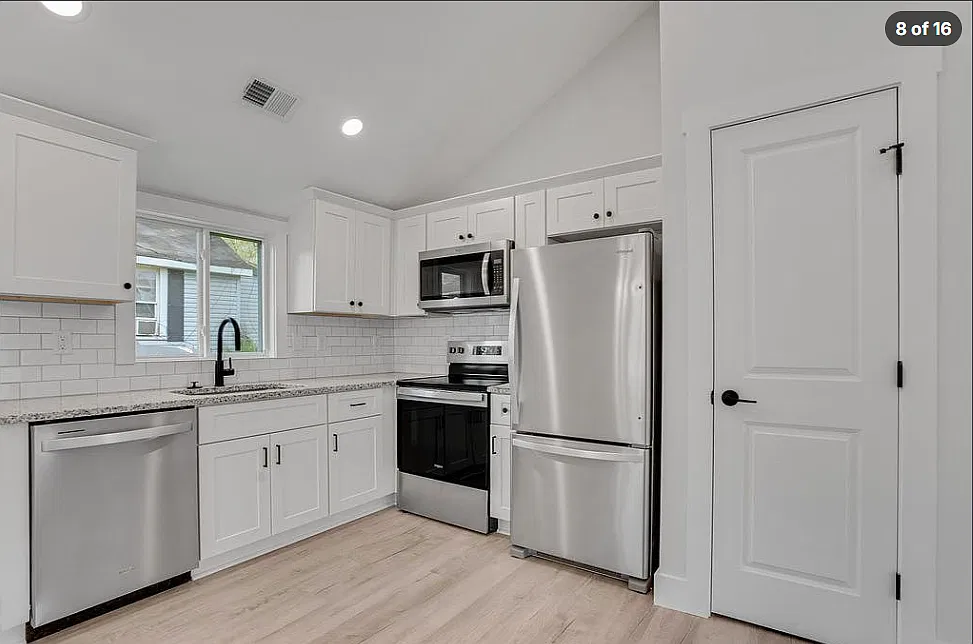 1128 Rosehill Drive - 1 — Photo 3