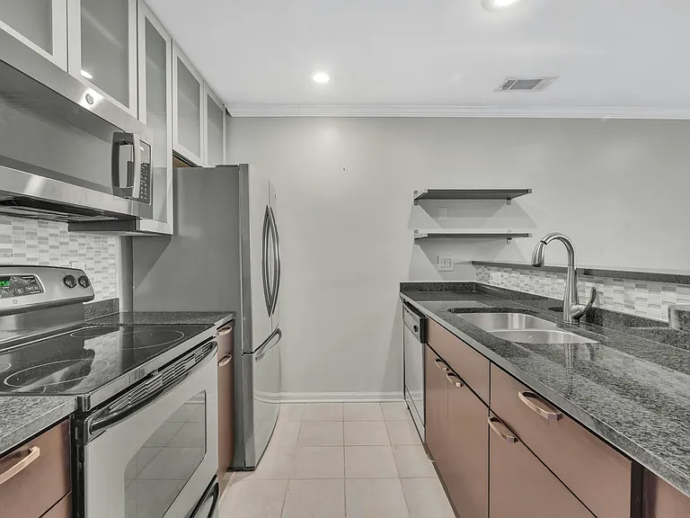 505 N Graham St — Photo 22