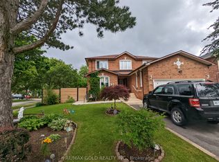 142 Whitchurch Mews, Mississauga, ON L5A 4B3