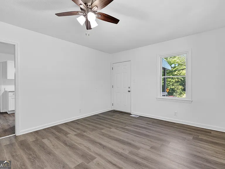 2036 McPherson Dr — Photo 3