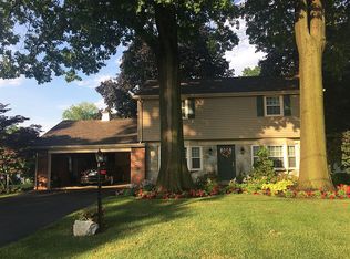 1427 Eden Rd, Lancaster, PA 17601