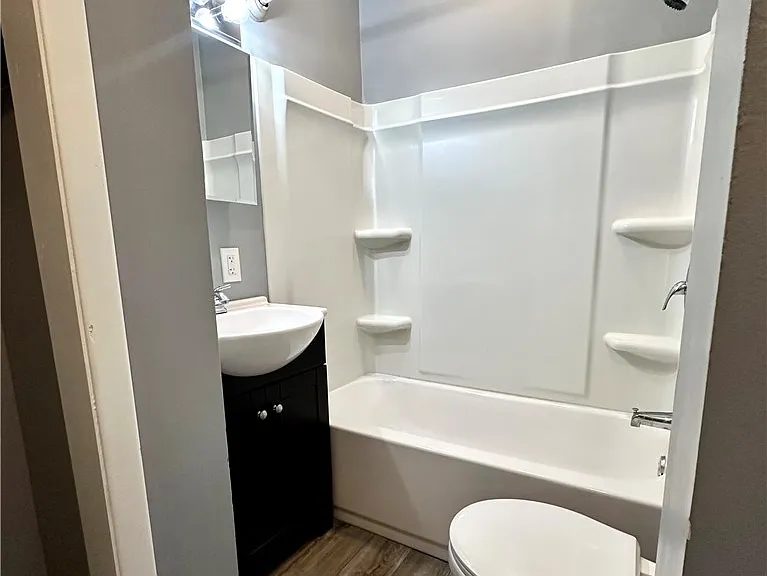 688 Columbus Pkwy — Photo 9