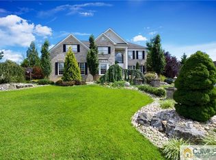 17 Saddle Ct, Monroe Township, NJ 08831