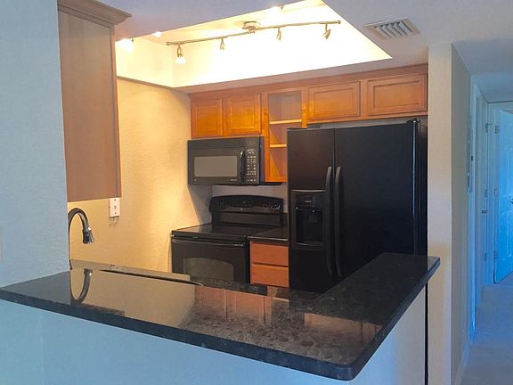 3rd image of 700 Lyndhurst St Unit 1023