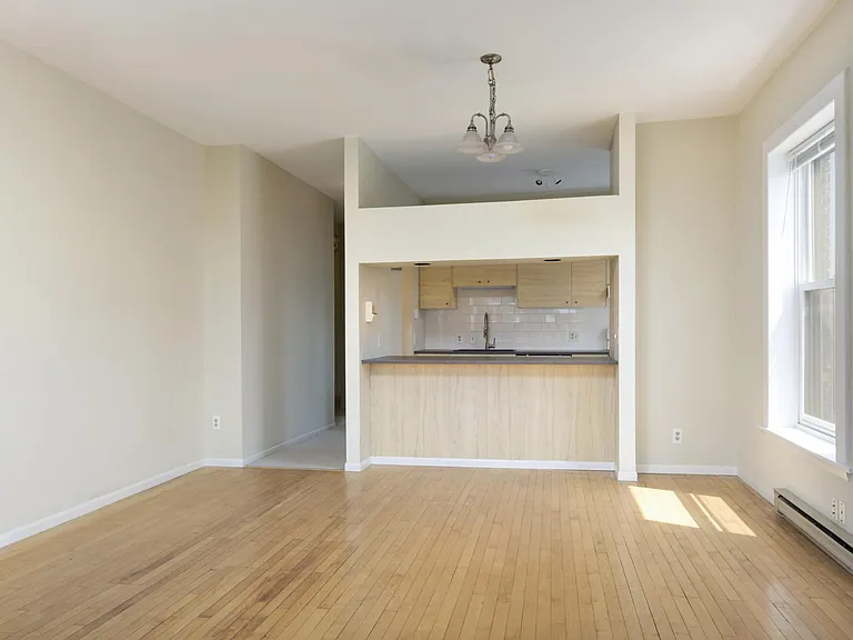 2421 Emerson Ave S #107 — Photo 17