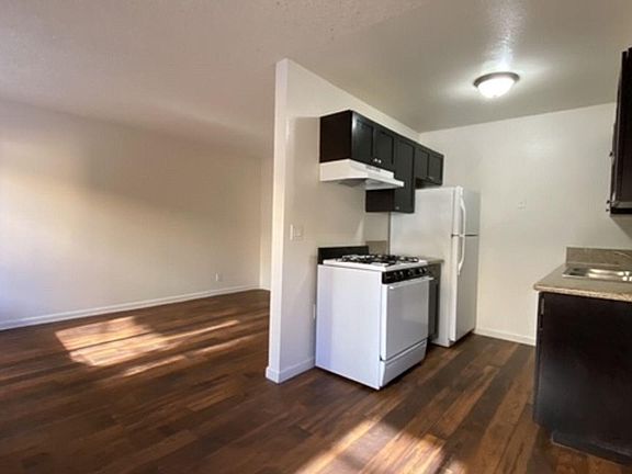 5th image of 4060 Euclid Ave