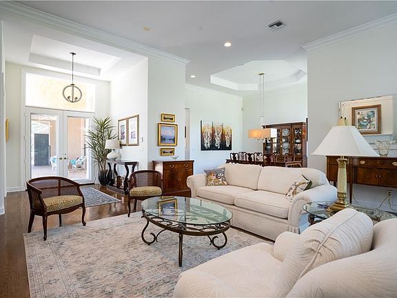 3rd image of 131 Laurel Oak Ln