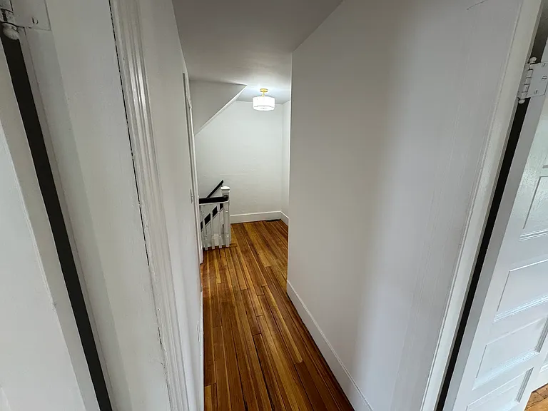 4 Clinton St — Photo 9