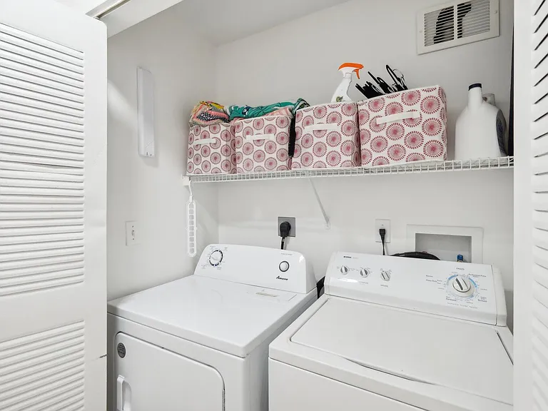 300 Scotia Dr #304 — Photo 24