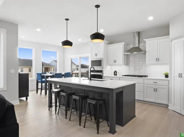 5606 198th St, Elkhorn, NE 68022